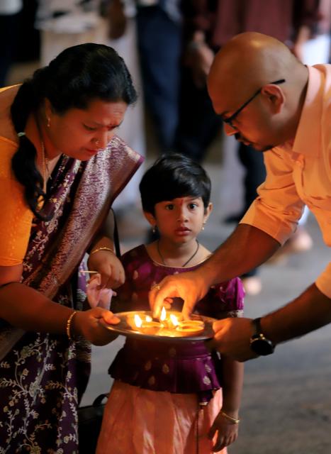 (251020) -- COLOMBO, Oct. 20, 2025 (Xinhua) -- People hold oil lamps to celebrate Diwali, or the Hindu festival of lights, at a temple in Colombo, Sri Lanka, on Oct. 20, 2025. (Photo by Ajith Perera/Xinhua)