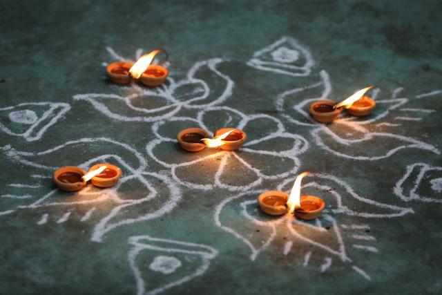 (251020) -- YANGON, Oct. 20, 2025 (Xinhua) -- Oil lamps are seen at a Hindu temple in Yangon, Myanmar, Oct. 20, 2025. (Xinhua/Myo Kyaw Soe)