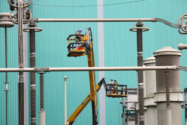 (251020) -- XUANCHENG, Oct. 20, 2025 (Xinhua) -- Staff members conduct maintenance work at the Guquan converter station in Xuncheng, east China's Anhui Province, Oct. 20, 2025. The Guquan converter station on the Changji-Guquan ultra-high voltage direct current (UHVDC) transmission line that transmits electricity from Xinjiang to east China is undergoing a 7-day annual overhaul started from Oct. 17.
   The Changji-Guquan transmission line, which was put into operation in September 2019, leads the world in terms of voltage level, transmission capacity and distance. (Photo by Zhao Xianfu/Xinhua)