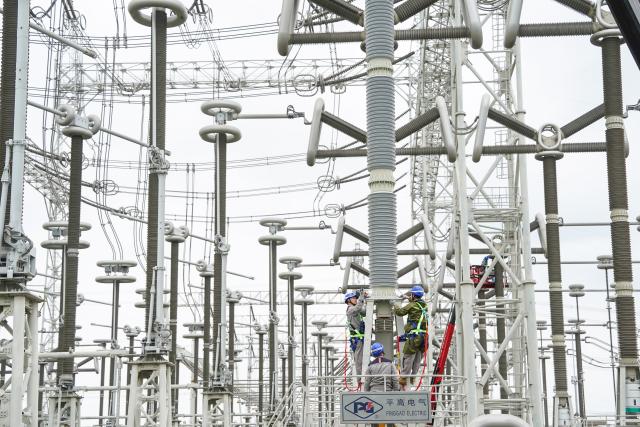 (251020) -- XUANCHENG, Oct. 20, 2025 (Xinhua) -- Staff members conduct maintenance work at the Guquan converter station in Xuncheng, east China's Anhui Province, Oct. 20, 2025. The Guquan converter station on the Changji-Guquan ultra-high voltage direct current (UHVDC) transmission line that transmits electricity from Xinjiang to east China is undergoing a 7-day annual overhaul started from Oct. 17.
   The Changji-Guquan transmission line, which was put into operation in September 2019, leads the world in terms of voltage level, transmission capacity and distance. (Xinhua/Du Yu)
