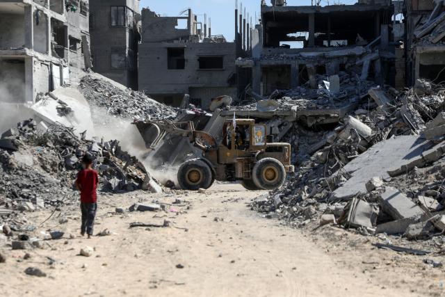 (251020) -- GAZA, Oct. 20, 2025 (Xinhua) -- A heavy machinery removes debris from a street in Gaza City, on Oct. 19, 2025. The Israel Defense Forces (IDF) said in a statement on Sunday that it had launched a new wave of strikes against Hamas militant targets in the southern Gaza Strip.
   According to the statement, the strikes were led by the IDF's Southern Command "following a ceasefire violation earlier in the day." (Photo by Rizek Abdeljawad/Xinhua)