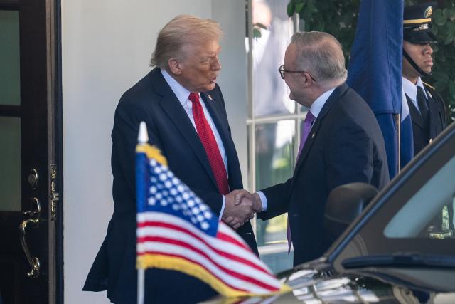 (251020) -- WASHINGTON, Oct. 20, 2025 (Xinhua) -- U.S. President Donald Trump (L) welcomes Australian Prime Minister Anthony Albanese at the White House in Washington, D.C., the United States, on Oct. 20, 2025. (Xinhua/Hu Yousong)