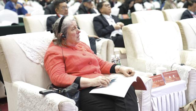 (251021) -- URUMQI, Oct. 21, 2025 (Xinhua) -- Erica Hunter, a scholar from the University of Cambridge in the UK, listens to a keynote presentation during the Seventh International Symposium of Turfan Studies in Turpan, northwest China's Xinjiang Uygur Autonomous Region, on Oct. 18, 2025. From Oct. 18 to 20, nearly 200 experts and scholars from over 70 universities and research institutes across 16 countries and regions -- including Germany, the United Kingdom (UK), the United States and Japan -- gathered in Turpan for the Seventh International Symposium of Turfan Studies. The topics ranged from heritage conservation to the evolution of Silk Road culture.
   TO GO WITH "China Focus: Global scholars hail Turfan studies as cultural bridge connecting civilizations" (Xinhua/Zhou Shengbin)