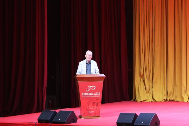 (251021) -- URUMQI, Oct. 21, 2025 (Xinhua) -- Peter Zieme, a professor at the Berlin-Brandenburg Academy of Sciences and Humanities in Germany, delivers a keynote presentation during the Seventh International Symposium of Turfan Studies in Turpan, northwest China's Xinjiang Uygur Autonomous Region, on Oct. 18, 2025. From Oct. 18 to 20, nearly 200 experts and scholars from over 70 universities and research institutes across 16 countries and regions -- including Germany, the United Kingdom (UK), the United States and Japan -- gathered in Turpan for the Seventh International Symposium of Turfan Studies. The topics ranged from heritage conservation to the evolution of Silk Road culture.
   TO GO WITH "China Focus: Global scholars hail Turfan studies as cultural bridge connecting civilizations" (Photo by Liu Ziang/Xinhua)