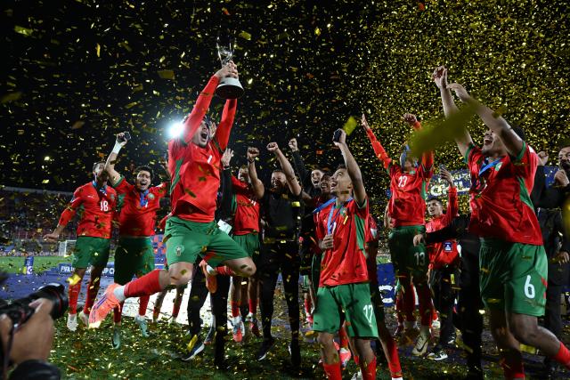 (251021) -- BEIJING, Oct. 21, 2025 (Xinhua) -- Team Morocco celebrate during the awarding ceremony after the final match between Argentina and Morocco at the FIFA U-20 World Cup Chile 2025 in Santiago, Chile, Oct. 19, 2025. (Photo by Jorge Villegas/Xinhua)
