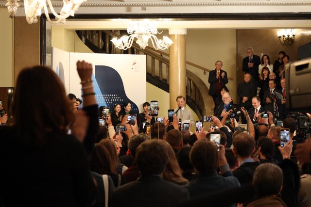 (251021) -- WARSAW, Oct. 21, 2025 (Xinhua) -- Jury of the 19th Chopin International Piano Competition announces the results in Warsaw, Poland, Oct. 21, 2025.
  Eric Lu, a 27-year-old Chinese-American pianist, has won the 19th Chopin International Piano Competition held in Warsaw, the competition's jury announced early Tuesday. (Xinhua/Cui Li)