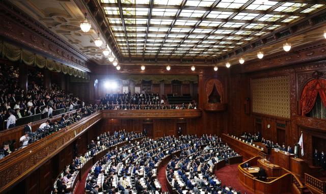 (251021) -- TOKYO, Oct. 21, 2025 (Xinhua) -- This photo taken on Oct. 21, 2025 shows a scene during the extraordinary session of the House of Representatives in Tokyo, Japan. Sanae Takaichi, leader of Japan's ruling Liberal Democratic Party (LDP), was officially elected the country's prime minister on Tuesday after winning in both houses of parliament, becoming the country's first female leader. (Xinhua/Jia Haocheng)