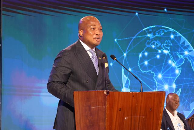 (251021) -- ACCRA, Oct. 21, 2025 (Xinhua) -- Ghana's Foreign Minister Samuel Okudzeto Ablakwa delivers a speech at the 2025 MOBEX Africa Tech Expo and Innovation Conference in Accra, Ghana, Oct. 21, 2025. Ghana's Foreign Minister Samuel Okudzeto Ablakwa on Tuesday announced that the country will roll out electronic visas by 2026 to simplify the visa process and promote trade, diplomacy, and investment. (Photo by Seth/Xinhua)