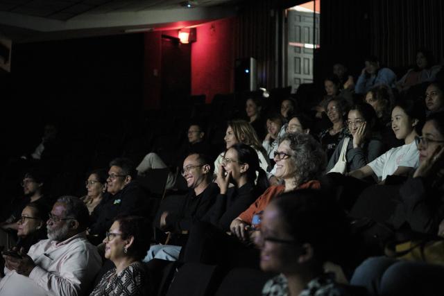 (251022) -- PANAMA CITY, Oct. 22, 2025 (Xinhua) -- The audience watch the Chinese film "YOLO" at the university cinema of the University of Panama in Panama City, Panama, on Oct. 20, 2025. The 2025 Chinese Film Week kicked off in Panama City on Monday. (Xinhua/Xu Yongzheng)