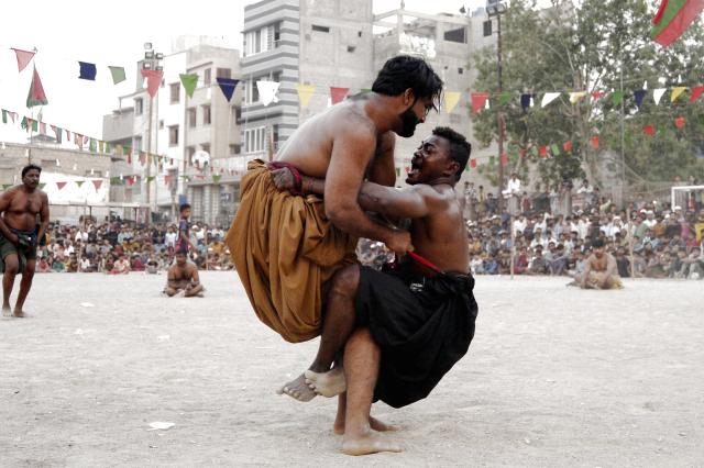 (251022) --  KARACHI, Oct. 22, 2025 (Xinhua) -- Wrestlers compete in a "Sindhi Malakhra" wrestling match in southern Pakistani port city of Karachi on Oct. 21, 2025. Sindhi Malakhra is an ancient form of wrestling that originated in Pakistan's Sindh region. (Str/Xinhua)