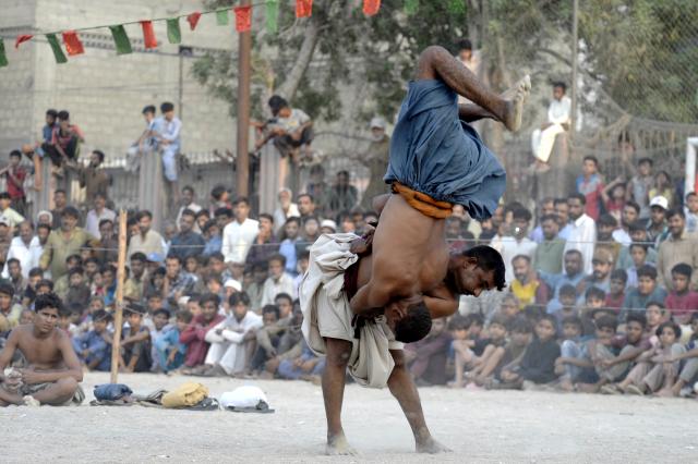 (251022) --  KARACHI, Oct. 22, 2025 (Xinhua) -- Wrestlers compete in a "Sindhi Malakhra" wrestling match in southern Pakistani port city of Karachi on Oct. 21, 2025. Sindhi Malakhra is an ancient form of wrestling that originated in Pakistan's Sindh region. (Str/Xinhua)