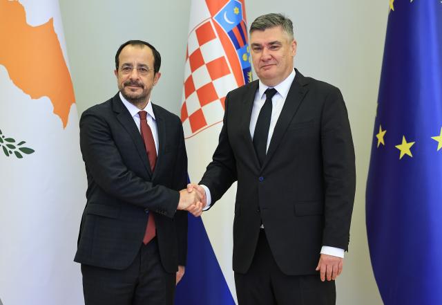 (251022) -- ZAGREB, Oct. 22, 2025 (Xinhua) -- Croatian President Zoran Milanovic (R) meets with visiting Cypriot President Nikos Christodoulides in Zagreb, Croatia, Oct. 21, 2025. (Marko Prpic/PIXSELL via Xinhua)