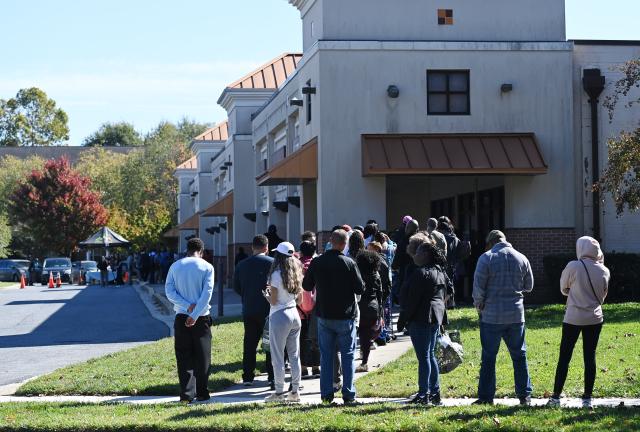 (251022) -- HYATTSVILLE, Oct. 22, 2025 (Xinhua) -- Federal employees and contractors line up to receive food during a free food distribution in Hyattsville, Maryland, the United States, on Oct. 21, 2025. Starting this week, the nonprofit Capital Area Food Bank started to provide special free food distributions to U.S. federal employees and contractors.
   Over the past weeks, the impact of the government shutdown has gradually become apparent. About 750,000 federal employees in so-called "non-essential" positions have been furloughed without pay, while hundreds of thousands in "essential" roles remain on the job -- also without pay.
   Against the backdrop of rising food prices and high mortgage costs, the inability to receive timely paychecks has placed significant financial pressure on many federal workers. (Xinhua/Li Rui)