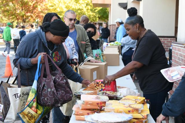 (251022) -- HYATTSVILLE, Oct. 22, 2025 (Xinhua) -- Federal employees and contractors receive food items during a free food distribution in Hyattsville, Maryland, the United States, on Oct. 21, 2025. Starting this week, the nonprofit Capital Area Food Bank started to provide special free food distributions to U.S. federal employees and contractors.
   Over the past weeks, the impact of the government shutdown has gradually become apparent. About 750,000 federal employees in so-called "non-essential" positions have been furloughed without pay, while hundreds of thousands in "essential" roles remain on the job -- also without pay.
   Against the backdrop of rising food prices and high mortgage costs, the inability to receive timely paychecks has placed significant financial pressure on many federal workers. (Xinhua/Li Rui)