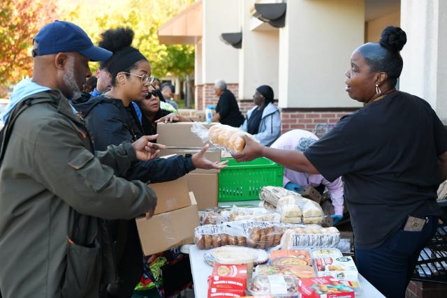 (251022) -- HYATTSVILLE, Oct. 22, 2025 (Xinhua) -- Federal employees and contractors receive food items during a free food distribution in Hyattsville, Maryland, the United States, on Oct. 21, 2025. Starting this week, the nonprofit Capital Area Food Bank started to provide special free food distributions to U.S. federal employees and contractors.
   Over the past weeks, the impact of the government shutdown has gradually become apparent. About 750,000 federal employees in so-called "non-essential" positions have been furloughed without pay, while hundreds of thousands in "essential" roles remain on the job -- also without pay.
   Against the backdrop of rising food prices and high mortgage costs, the inability to receive timely paychecks has placed significant financial pressure on many federal workers. (Xinhua/Li Rui)