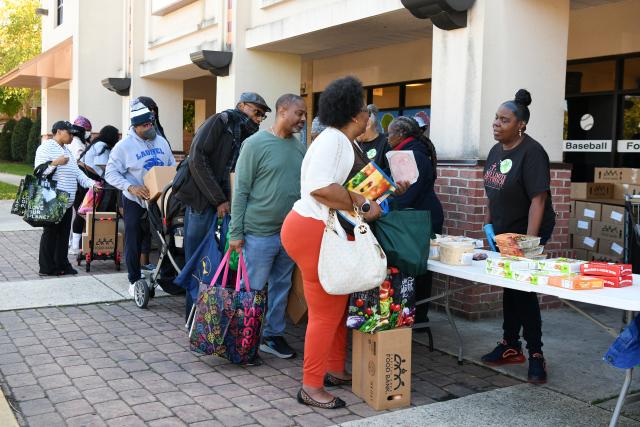 (251022) -- HYATTSVILLE, Oct. 22, 2025 (Xinhua) -- Federal employees and contractors receive food items during a free food distribution in Hyattsville, Maryland, the United States, on Oct. 21, 2025. Starting this week, the nonprofit Capital Area Food Bank started to provide special free food distributions to U.S. federal employees and contractors.
   Over the past weeks, the impact of the government shutdown has gradually become apparent. About 750,000 federal employees in so-called "non-essential" positions have been furloughed without pay, while hundreds of thousands in "essential" roles remain on the job -- also without pay.
   Against the backdrop of rising food prices and high mortgage costs, the inability to receive timely paychecks has placed significant financial pressure on many federal workers. (Xinhua/Li Rui)