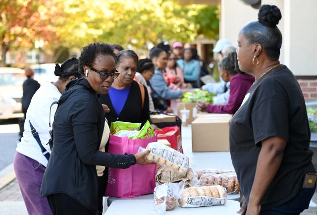 (251022) -- HYATTSVILLE, Oct. 22, 2025 (Xinhua) -- Federal employees and contractors receive food items during a free food distribution in Hyattsville, Maryland, the United States, on Oct. 21, 2025. Starting this week, the nonprofit Capital Area Food Bank started to provide special free food distributions to U.S. federal employees and contractors.
   Over the past weeks, the impact of the government shutdown has gradually become apparent. About 750,000 federal employees in so-called "non-essential" positions have been furloughed without pay, while hundreds of thousands in "essential" roles remain on the job -- also without pay.
   Against the backdrop of rising food prices and high mortgage costs, the inability to receive timely paychecks has placed significant financial pressure on many federal workers. (Xinhua/Li Rui)