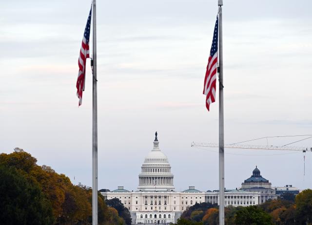 (251022) -- WASHINGTON, Oct. 22, 2025 (Xinhua) -- This photo taken on Oct. 21, 2025 shows the U.S. Capitol building in Washington, D.C., the United States.
  The federal government shutdown entered its 21st day on Tuesday. (Xinhua/Li Rui)