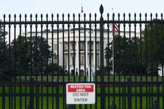 (251022) -- WASHINGTON, Oct. 22, 2025 (Xinhua) -- This photo taken on Oct. 21, 2025 shows the White House in Washington, D.C., the United States.
  The federal government shutdown entered its 21st day on Tuesday. (Xinhua/Li Rui)
