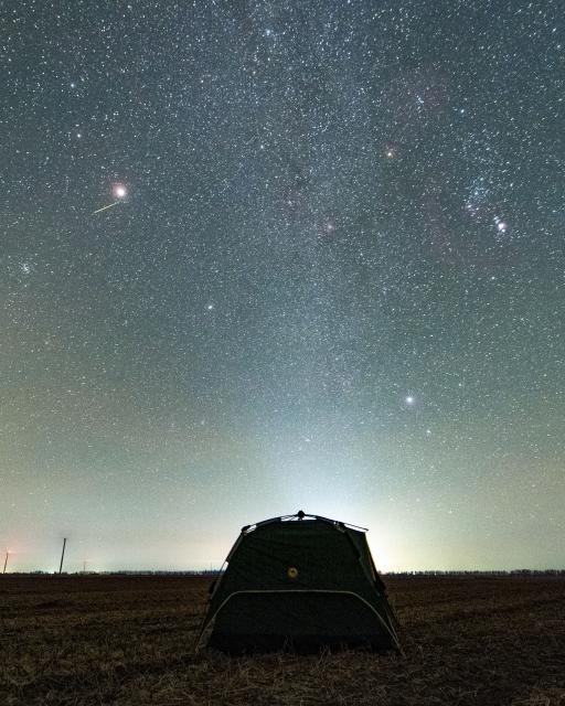 (251022) -- HARBIN, Oct. 22, 2025 (Xinhua) -- This photo taken on Oct. 22, 2025 shows the Orionid meteor shower in the sky over Fujin City, northeast China's Heilongjiang Province. (Photo by Qu Yubao/Xinhua)
