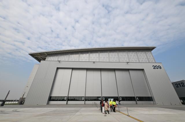 (251022) -- TIANJIN, Oct. 22, 2025 (Xinhua) -- This photo shows a workshop of Airbus' second Final Assembly Line (FAL) for A320 family aircraft in Tianjin, north China, Oct. 22, 2025.
  Airbus on Wednesday inaugurated its latest Final Assembly Line (FAL) for A320 family aircraft in the northern Chinese port city of Tianjin, the second of its kind in both China and Asia as a whole. (Xinhua/Sun Fanyue)