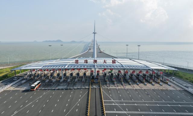 (251022) -- GUANGZHOU, Oct. 22, 2025 (Xinhua) -- An aerial drone photo taken on Oct. 19, 2025 shows an entrance of the Hong Kong-Zhuhai-Macao Bridge in south China. More than 93.34 million inbound and outbound passenger trips had been recorded through the Zhuhai port of the Hong Kong-Zhuhai-Macao Bridge as of Wednesday, seven years after the bridge opened to traffic.
  According to the bridge's border inspection station, they handled 12.88 million passenger trips in 2019 and 860,000 vehicle trips that year. These numbers rose to 27 million and 5.55 million, respectively, in 2024 -- and have exceeded 25.1 million and 5.46 million, respectively, so far this year, up 17 and 25 percent year on year, respectively. (Xinhua/Deng Hua)