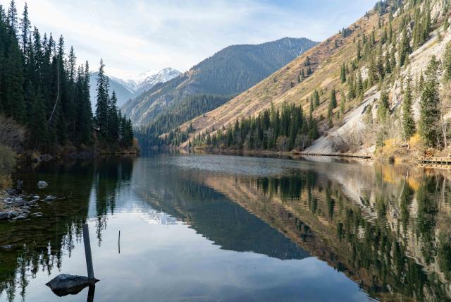 (251022) -- ALMATY, Oct. 22, 2025 (Xinhua) -- This photo taken on Oct. 21, 2025 shows a view of the Kolsai Lakes National Park in Almaty Region, Kazakhstan. (Xinhua/Jiang Hexuan)