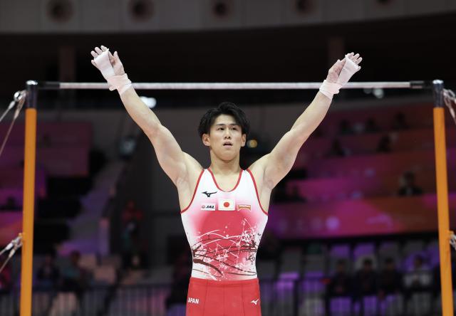 (251022) -- JAKARTA, Oct. 22, 2025 (Xinhua) -- Hashimoto Daiki of Japan greets after the Horizontal Bar of Men's All-Round Final at the 53rd FIG Artistic Gymnastics World Championships in Jakarta, Indonesia, on Oct. 22, 2025. (Xinhua/Bai Xuefei)