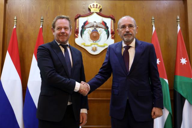 (251022) -- AMMAN, Oct. 22, 2025 (Xinhua) -- Jordanian Deputy Prime Minister and Foreign Minister Ayman Safadi (R) shake hands with visiting Dutch Foreign Minister David van Weel in Amman, Jordan, Oct. 22, 2025. Advancing to the second phase of the Gaza ceasefire is a key priority, Jordanian Deputy Prime Minister and Foreign Minister Ayman Safadi said on Wednesday during talks with Dutch Foreign Minister David van Weel in Amman, according to a Foreign Ministry statement. (photo by Mohammad Abu Ghosh/Xinhua)