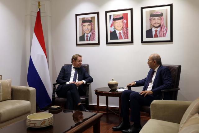 (251022) -- AMMAN, Oct. 22, 2025 (Xinhua) -- Jordanian Deputy Prime Minister and Foreign Minister Ayman Safadi (R) meets with visiting Dutch Foreign Minister David van Weel in Amman, Jordan, Oct. 22, 2025. Advancing to the second phase of the Gaza ceasefire is a key priority, Jordanian Deputy Prime Minister and Foreign Minister Ayman Safadi said on Wednesday during talks with Dutch Foreign Minister David van Weel in Amman, according to a Foreign Ministry statement. (photo by Mohammad Abu Ghosh/Xinhua)