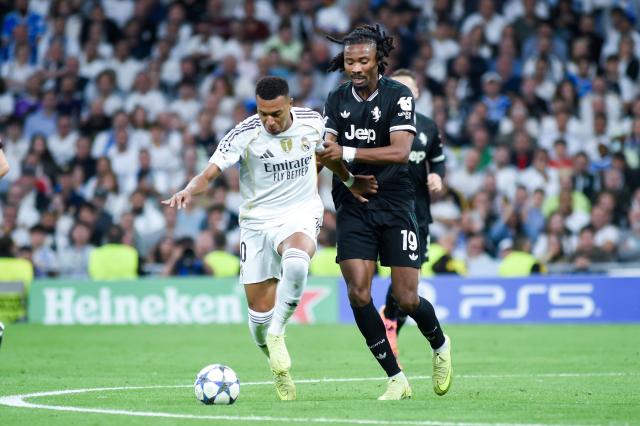 (251023) -- MADRID, Oct. 23, 2025 (Xinhua) -- Kylian Mbappe (L) of Real Madrid vies with Khephren Thuram of Juventus during the UEFA Champions League football match between Real Madrid and Juventus, at Santiago Bernabeu Stadium, Madrid, Spain, on Oct. 22, 2025. (Photo by  Gustavo Valiente/Xinhua)
