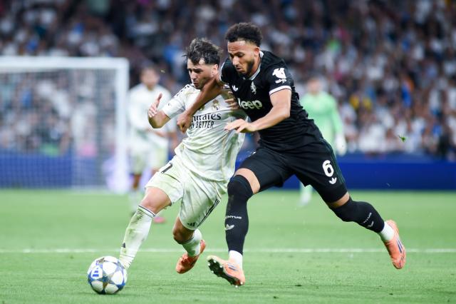 (251023) -- MADRID, Oct. 23, 2025 (Xinhua) -- Brahim Diaz (L) of Real Madrid vies with Lloyd Kelly of Juventus during the UEFA Champions League football match between Real Madrid and Juventus, at Santiago Bernabeu Stadium, Madrid, Spain, on Oct. 22, 2025. (Photo by  Gustavo Valiente/Xinhua)