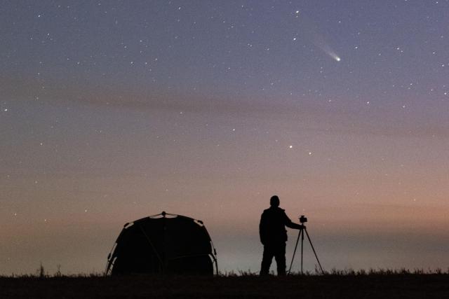 (251023) -- HARBIN, Oct. 23, 2025 (Xinhua) -- This photo taken on Oct. 22, 2025 shows the comet C/2025 A6 (Lemmon) in the sky over Fujin City, northeast China's Heilongjiang Province. (Photo by Qu Yubao/Xinhua)