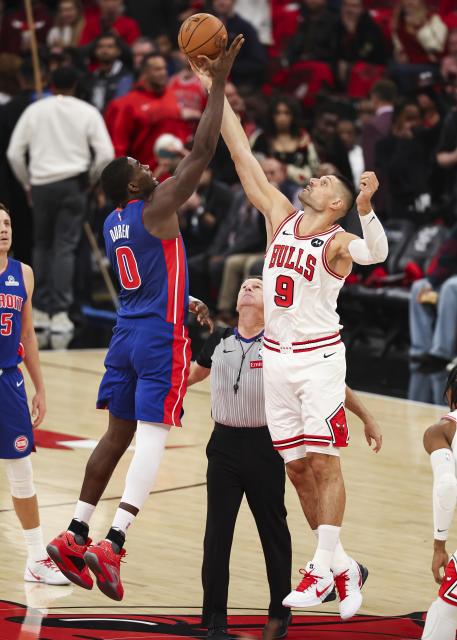 (251023) -- CHICAGO, Oct. 23, 2025 (Xinhua) -- Detroit Pistons' Jalen Duren (L) and Chicago Bulls' Nikola Vucevic tip off the season opening game during the NBA regular season basketball game between Detroit Pistons and Chicago Bulls at the United Center in Chicago, the United States, on Oct. 22, 2025. (Photo by Joel Lerner/Xinhua)