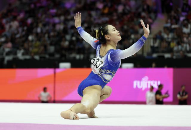 (251023) -- JAKARTA, Oct. 23, 2025 (Xinhua) -- Zhang Qingying of China competes during the Floor Exercise of the Women's All-Round Final at the 53rd FIG Artistic Gymnastics World Championships in Jakarta, Indonesia, on Oct. 23, 2025. (Xinhua/Bai Xuefei)