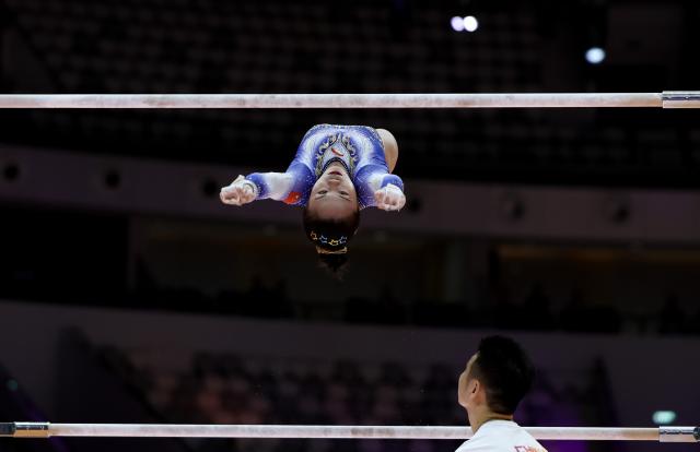 (251023) -- JAKARTA, Oct. 23, 2025 (Xinhua) -- Zhang Qingying of China competes during the Uneven Bars of the Women's All-Round Final at the 53rd FIG Artistic Gymnastics World Championships in Jakarta, Indonesia, on Oct. 23, 2025. (Xinhua/Bai Xuefei)