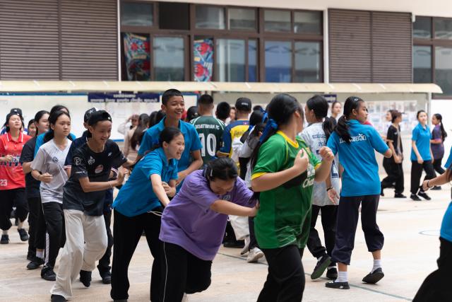 (251023) -- VIENTIANE, Oct. 23, 2025 (Xinhua) -- Students play at Phiawath School, in Vientiane, Laos, Oct. 23, 2025. TO GO WITH "Roundup: Laos strives to enhance education for better future " (Photo by Kaikeo Saiyasane/Xinhua)