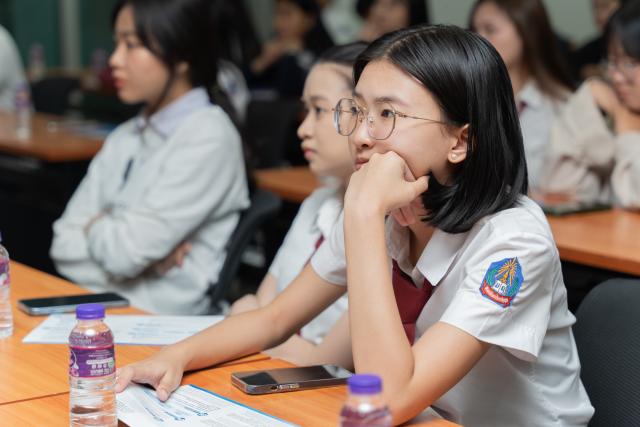 (251023) -- VIENTIANE, Oct. 23, 2025 (Xinhua) -- Students study in the classroom at Faculty of Law and Political Science National University of Laos, in Vientiane, Laos, Oct. 23, 2025. TO GO WITH "Roundup: Laos strives to enhance education for better future " (Photo by Kaikeo Saiyasane/Xinhua)