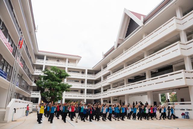 (251023) -- VIENTIANE, Oct. 23, 2025 (Xinhua) -- Students excercise at Phiawath School, in Vientiane, Laos, Oct. 23, 2025. TO GO WITH "Roundup: Laos strives to enhance education for better future " (Photo by Kaikeo Saiyasane/Xinhua)