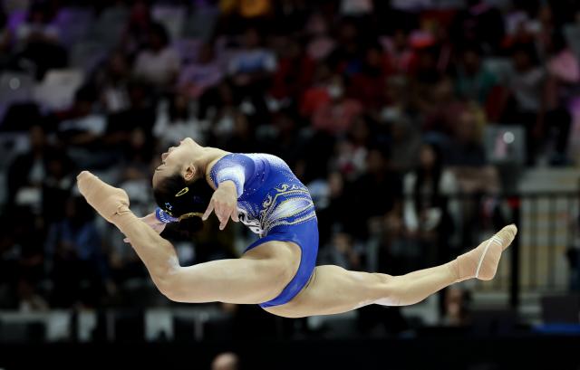 (251024) -- JAKARTA, Oct. 24, 2025 (Xinhua) -- Zhang Qingying of China competes during the Floor Exercise of the Women's All-Round Final at the 53rd FIG Artistic Gymnastics World Championships in Jakarta, Indonesia, on Oct. 23, 2025. (Xinhua/Bai Xuefei)
