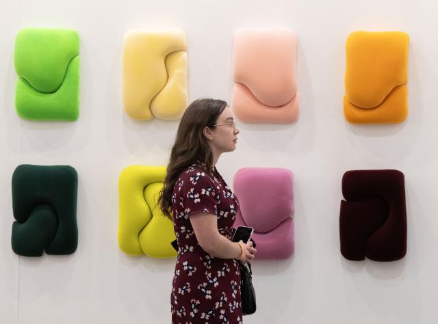 (251024) -- TORONTO, Oct. 24, 2025 (Xinhua) -- A woman walks past an artwork on display during the Art Toronto 2025 in Toronto, Canada, Oct. 23, 2025. Featuring over 100 international galleries, installations, project spaces and more, the art fair is held here from Oct. 23 to 26. (Photo by Zou Zheng/Xinhua)