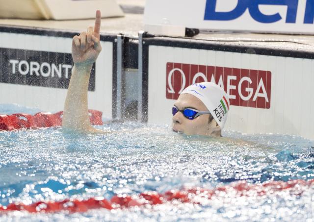 (251024) -- TORONTO, Oct. 24, 2025 (Xinhua) -- Hubert Kos of Hungary reacts after winning the men's 200m backstroke final at the World Aquatics Swimming World Cup 2025 in Toronto, Canada, on Oct. 23, 2025. (Photo by Zou Zheng/Xinhua)