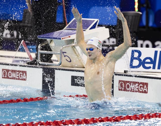 (251024) -- TORONTO, Oct. 24, 2025 (Xinhua) -- Hubert Kos of Hungary reacts after winning the men's 200m backstroke final at the World Aquatics Swimming World Cup 2025 in Toronto, Canada, on Oct. 23, 2025. (Photo by Zou Zheng/Xinhua)