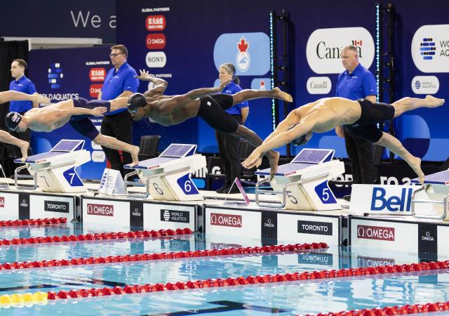 (251024) -- TORONTO, Oct. 24, 2025 (Xinhua) -- Josh Liendo (front C) of Canada competes during the men's 100m butterfly final at the World Aquatics Swimming World Cup 2025 in Toronto, Canada, on Oct. 23, 2025. (Photo by Zou Zheng/Xinhua)