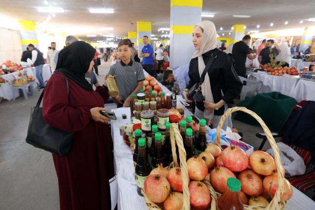 (251024) -- IRBID, Oct. 24, 2025 (Xinhua) -- People visit the 17th Annual Pomegranate and Rural Products Festival in Irbid, Jordan, Oct. 23, 2025. The festival kicked off here on Thursday. (Photo by Mohammad Abu Ghosh/Xinhua)