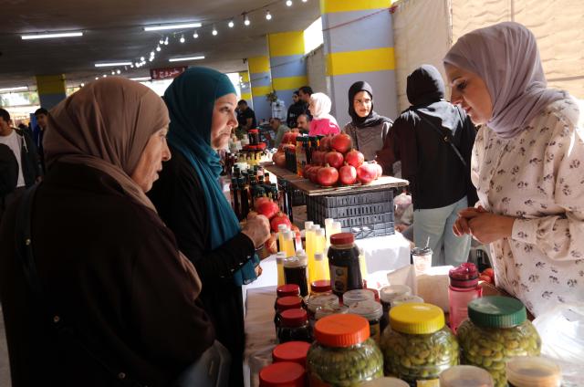 (251024) -- IRBID, Oct. 24, 2025 (Xinhua) -- People visit the 17th Annual Pomegranate and Rural Products Festival in Irbid, Jordan, Oct. 23, 2025. The festival kicked off here on Thursday. (Photo by Mohammad Abu Ghosh/Xinhua)
