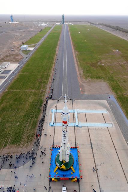 (251024) -- JIUQUAN, Oct. 24, 2025 (Xinhua) -- This photo taken on Oct. 24, 2025 shows the combination of the Shenzhou-21 crewed spaceship and a Long March-2F carrier rocket being transferred to the launching area. The Shenzhou-21 crewed spaceship will be launched at an appropriate time in the near future, the China Manned Space Agency (CMSA) said on Friday.
   The combination of the spaceship and a Long March-2F carrier rocket has been transferred to the launching area, according to the CMSA.
   All facilities and equipment at the launch site are in good condition, while various pre-launch function checks and joint tests will be carried out as planned. (Photo by Wang Jiangbo/Xinhua)