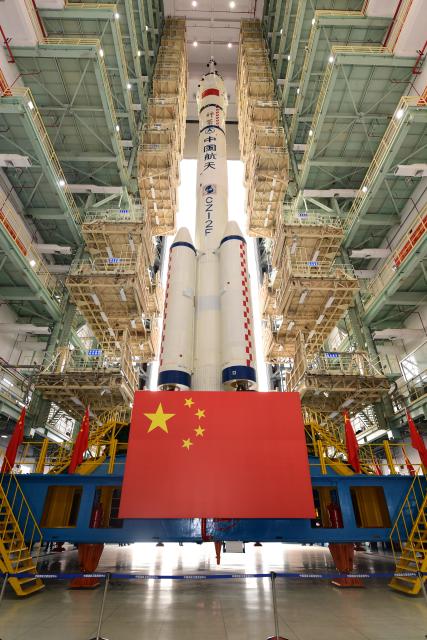 (251024) -- JIUQUAN, Oct. 24, 2025 (Xinhua) -- This photo taken on Oct. 24, 2025 shows the combination of the Shenzhou-21 crewed spaceship and a Long March-2F carrier rocket to be transferred to the launching area. The Shenzhou-21 crewed spaceship will be launched at an appropriate time in the near future, the China Manned Space Agency (CMSA) said on Friday.
   The combination of the spaceship and a Long March-2F carrier rocket has been transferred to the launching area, according to the CMSA.
   All facilities and equipment at the launch site are in good condition, while various pre-launch function checks and joint tests will be carried out as planned. (Photo by Wang Jiangbo/Xinhua)