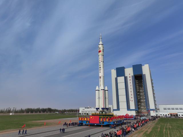 (251024) -- JIUQUAN, Oct. 24, 2025 (Xinhua) -- This photo taken on Oct. 24, 2025 shows the combination of the Shenzhou-21 crewed spaceship and a Long March-2F carrier rocket being transferred to the launching area. The Shenzhou-21 crewed spaceship will be launched at an appropriate time in the near future, the China Manned Space Agency (CMSA) said on Friday.
   The combination of the spaceship and a Long March-2F carrier rocket has been transferred to the launching area, according to the CMSA.
   All facilities and equipment at the launch site are in good condition, while various pre-launch function checks and joint tests will be carried out as planned. (Photo by Wang Jiangbo/Xinhua)