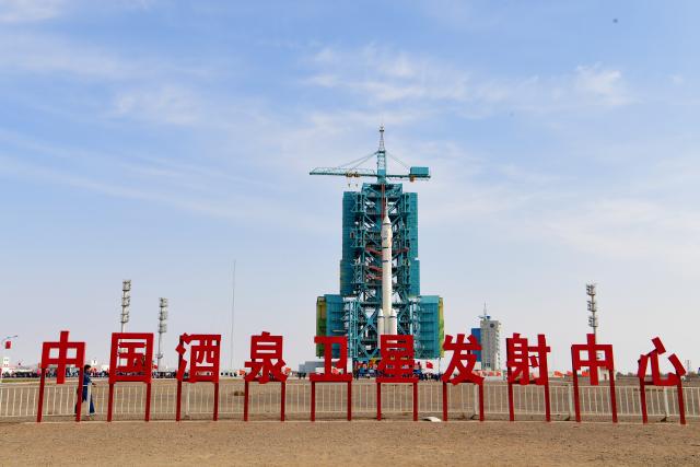 (251024) -- JIUQUAN, Oct. 24, 2025 (Xinhua) -- This photo taken on Oct. 24, 2025 shows the combination of the Shenzhou-21 crewed spaceship and a Long March-2F carrier rocket transferred to the launching area. The Shenzhou-21 crewed spaceship will be launched at an appropriate time in the near future, the China Manned Space Agency (CMSA) said on Friday.
   The combination of the spaceship and a Long March-2F carrier rocket has been transferred to the launching area, according to the CMSA.
   All facilities and equipment at the launch site are in good condition, while various pre-launch function checks and joint tests will be carried out as planned. (Photo by Wang Jiangbo/Xinhua)